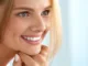 Prendre soin de ses dents : image, photo d'une personne, d'une femme souriante.