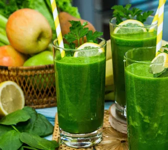 Boissons détox : image, photo de 3 verres de boisson détox, citron-menthe, pomme-persil