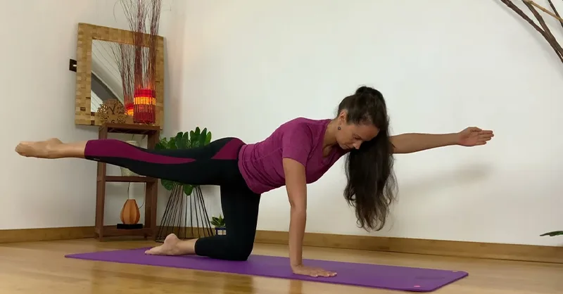 Image, photo d'une personne, une femme faisant du Yoga, pilate