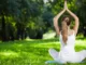 Les bienfaits de la méditation : image, photo d'une personne, d'une femme assise faisant de la méditation.